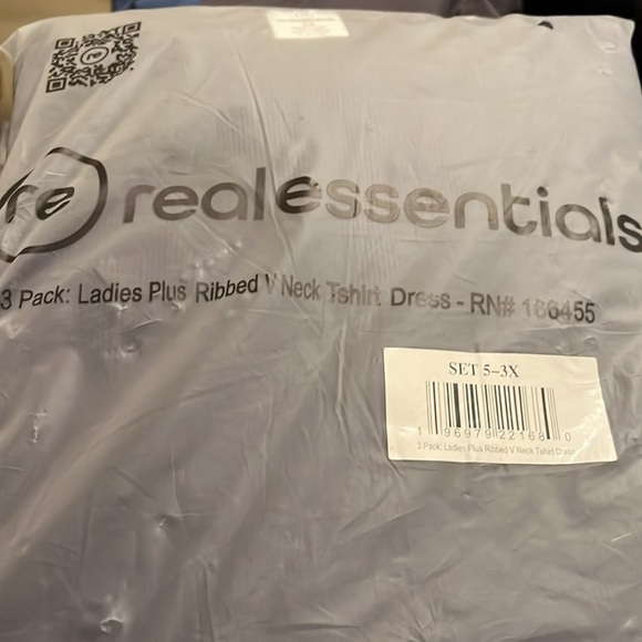 Set of Three Ribbed V-Neck T-Shirt Dresses 3X Navy Black Cream - Picture 9 of 9